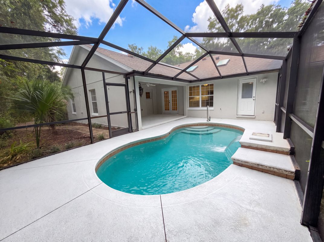 Photo 5 of 38 of 11540 Camp Dr, Dunnellon, FL