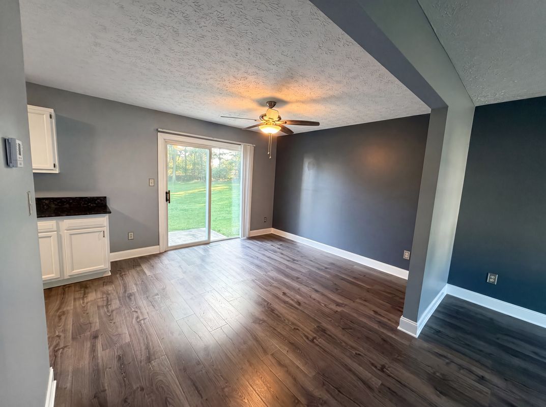 Photo 3 of 21 of 654 Diamond Cir, Ravenna, OH