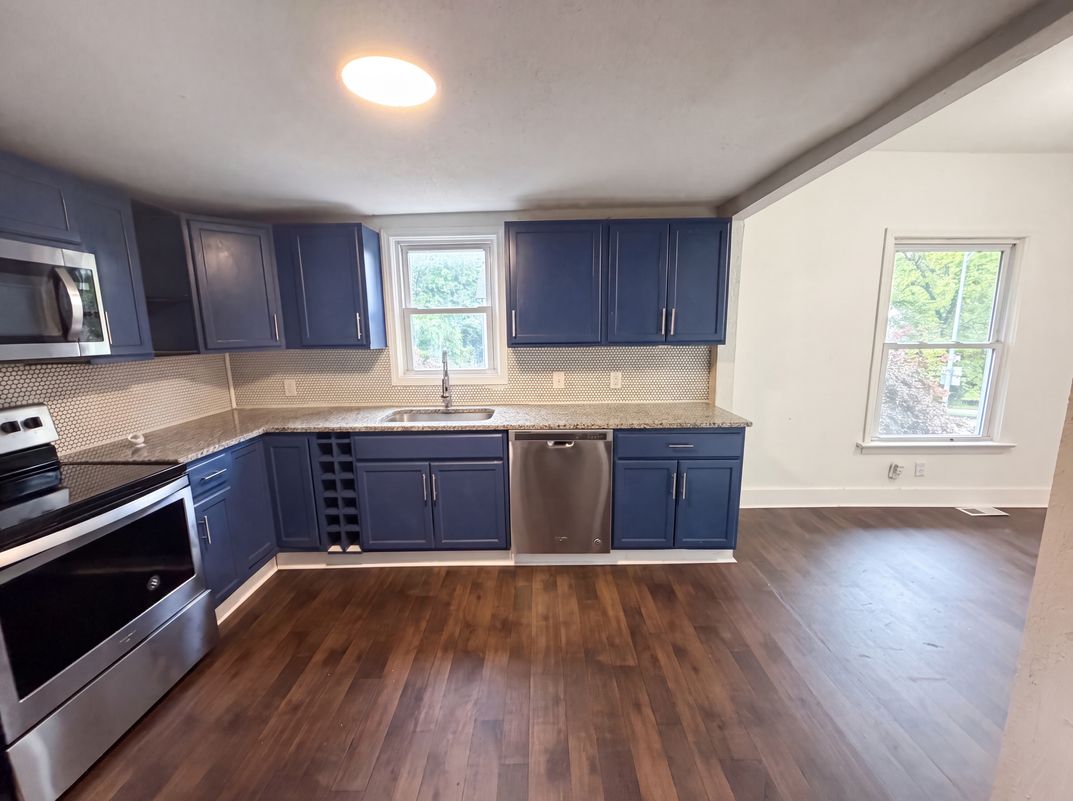 Photo 11 of 17 of 1316 E 44th St, Kansas City, MO