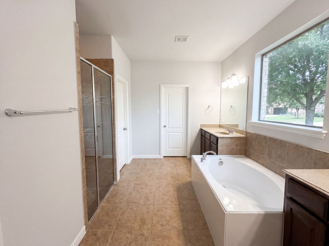 Photo 12 of 18 of 1501 Martin Creek Dr, Little Elm, TX