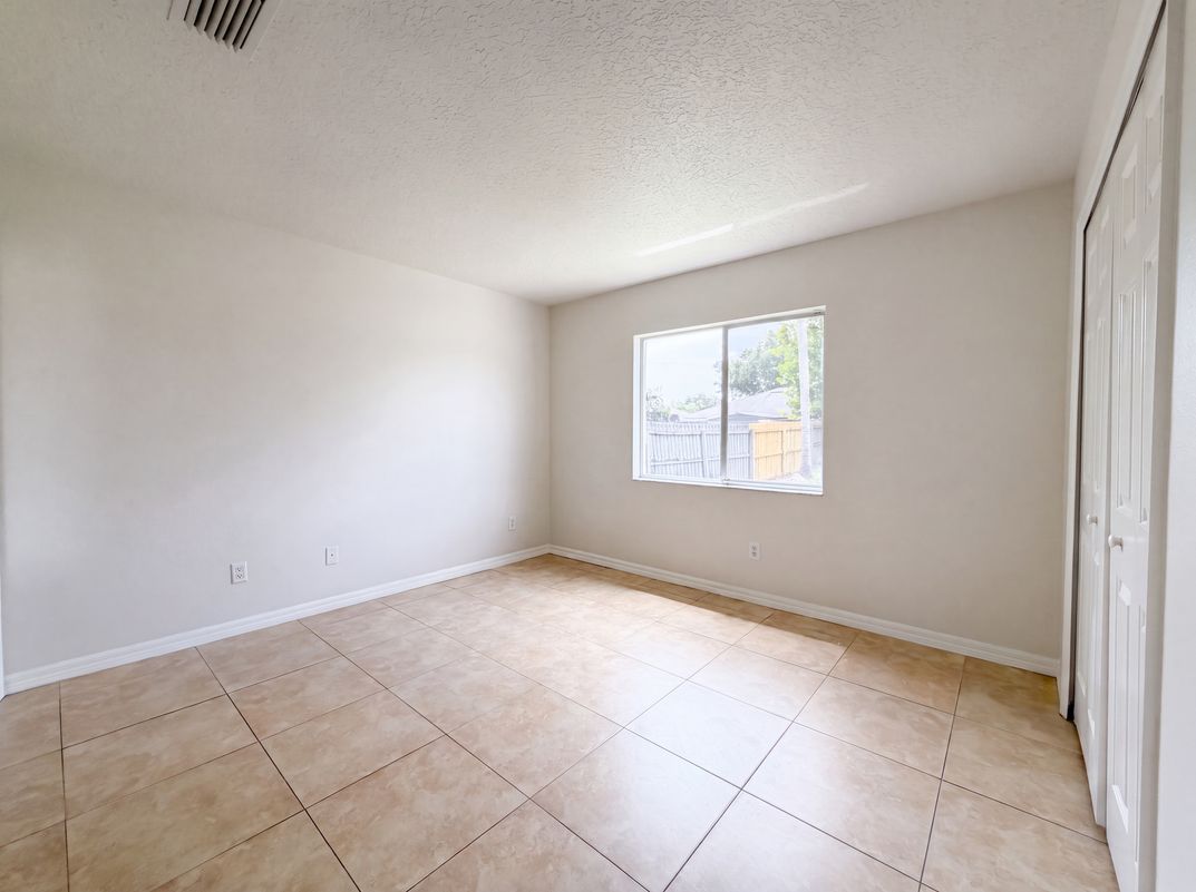 Photo 8 of 22 of 13236 Pike Lake Dr, Riverview, FL