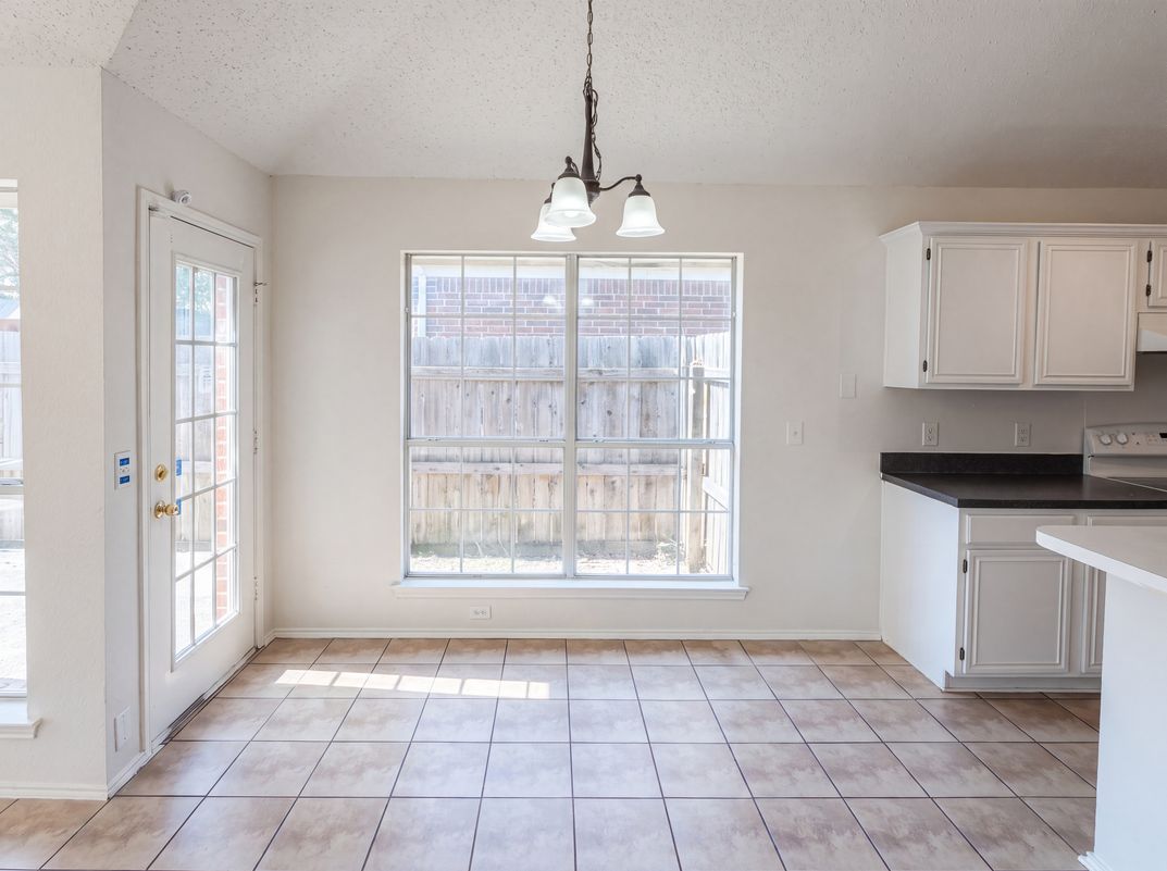 Photo 6 of 26 of 7008 Chateau Dr, Frisco, TX