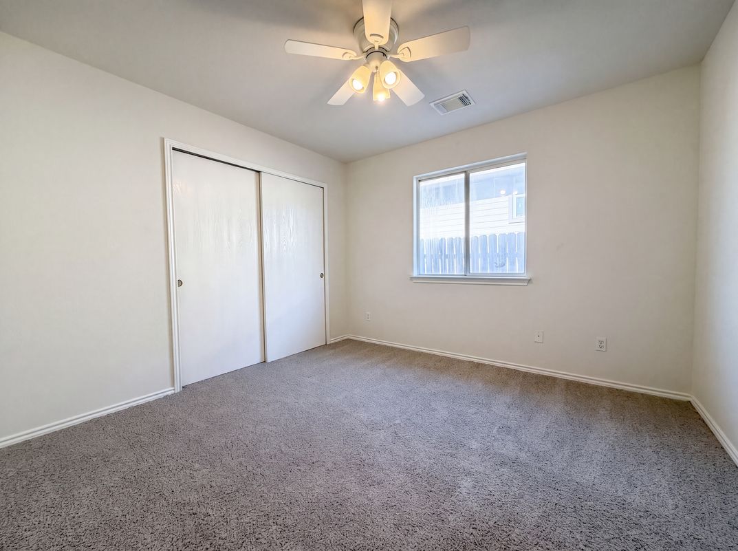 Photo 14 of 16 of 1620 Sunview Cir, New Braunfels, TX