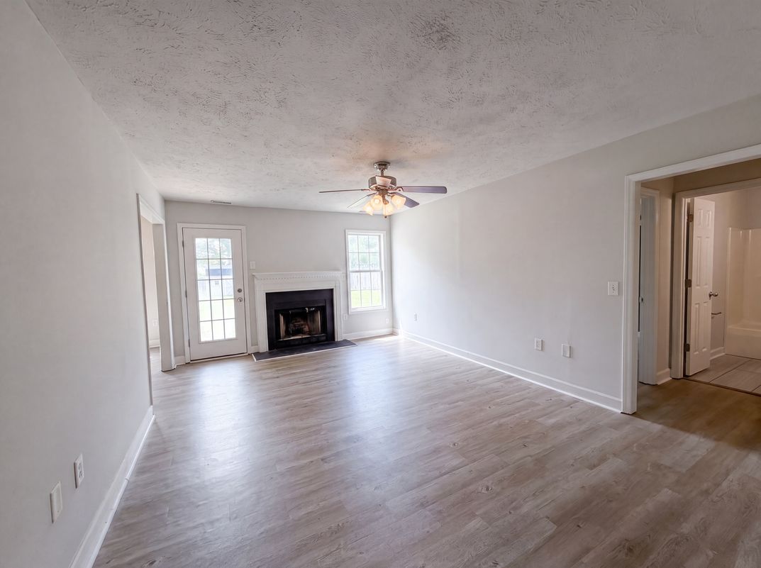 Photo 6 of 15 of 444 Northwoods Dr, Raeford, NC