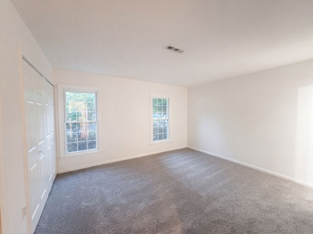 Photo 15 of 51 of 8947 Rosewood St, Manassas, VA