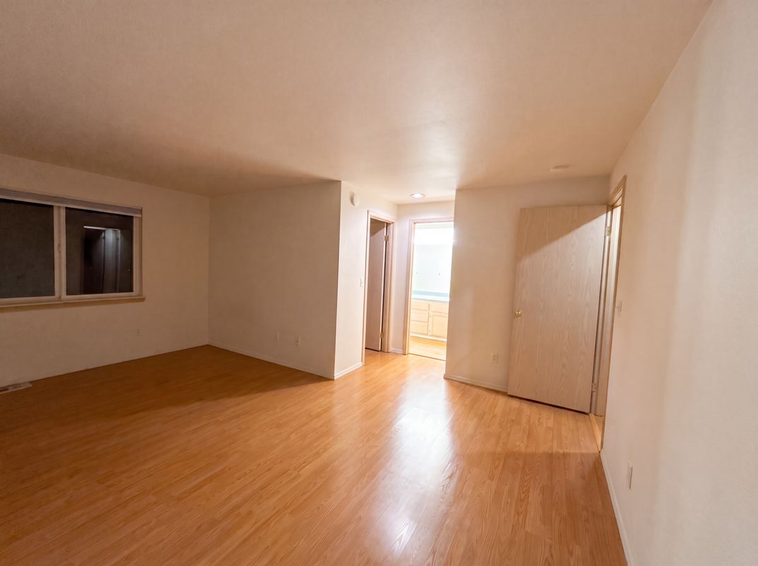 Photo 14 of 26 of 12531 81st Pl NE, Kirkland, WA
