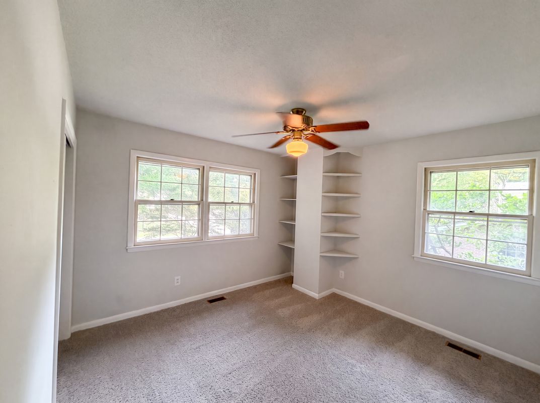 Photo 7 of 19 of 917 Hillview Dr, Cary, NC