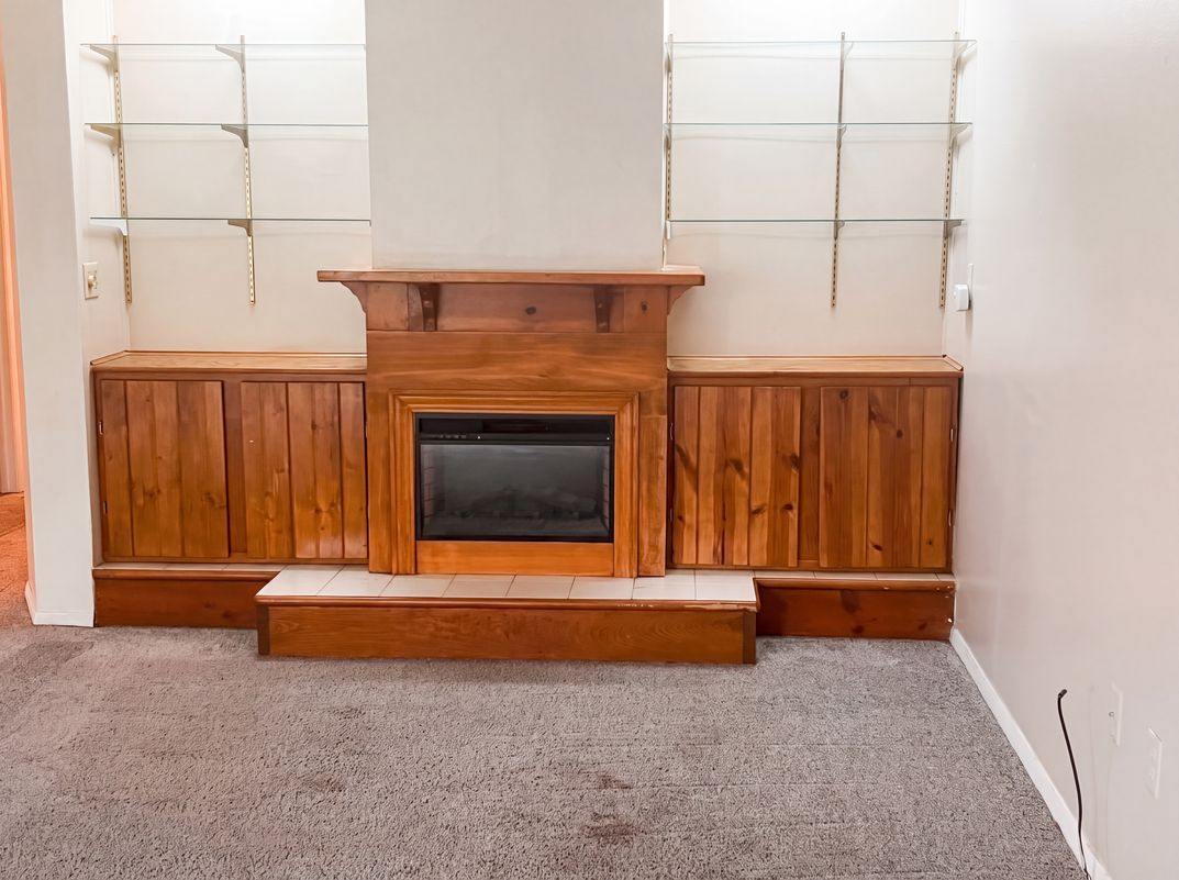 Photo 6 of 16 of 912 Hollycrest Dr, Champaign, IL