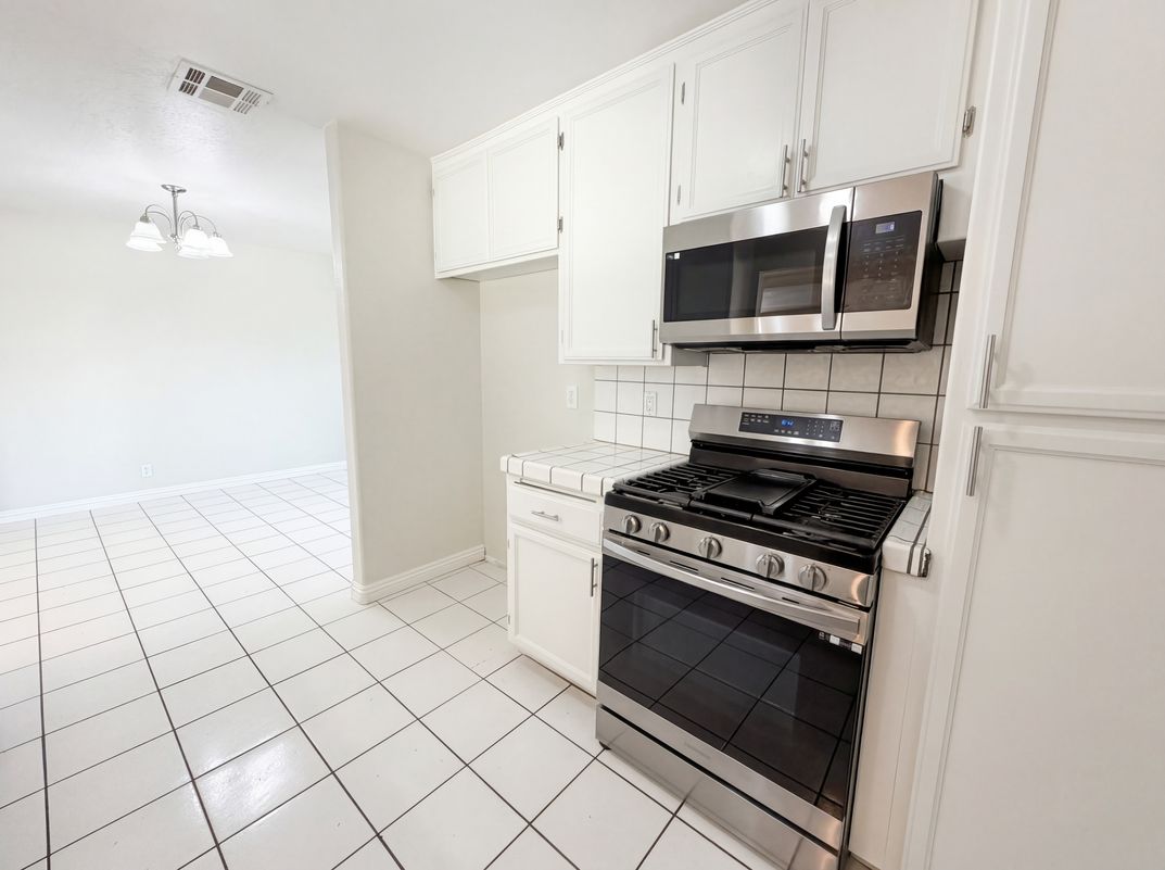Photo 10 of 25 of 15011 Mission St, Hesperia, CA