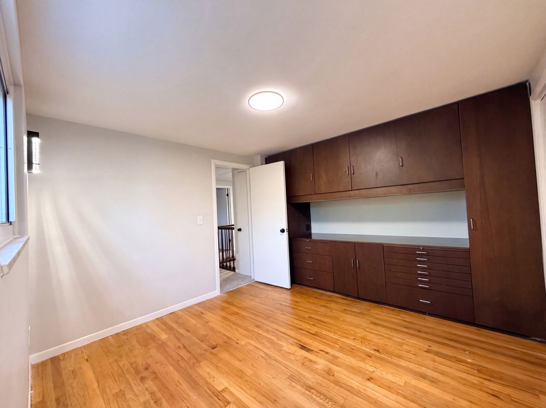 Photo 16 of 23 of 14743 Ronnie Ln, Livonia, MI