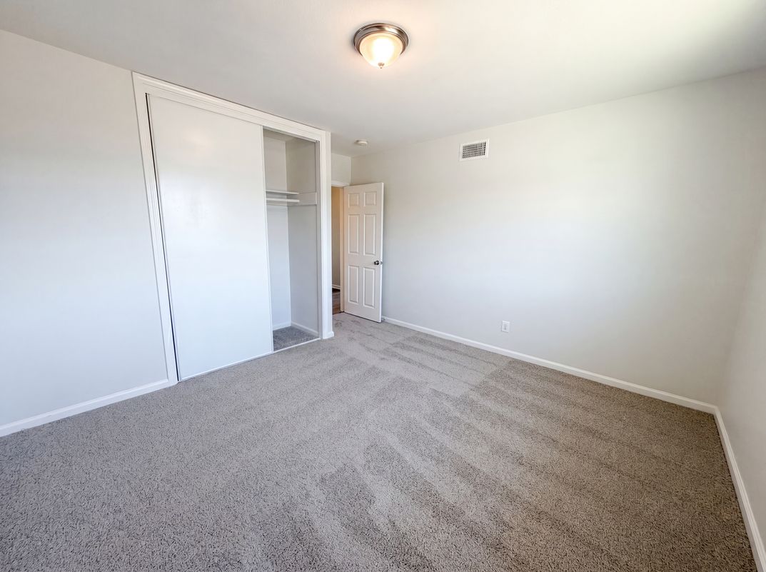 Photo 14 of 17 of 322 E Mariposa Dr, Rialto, CA