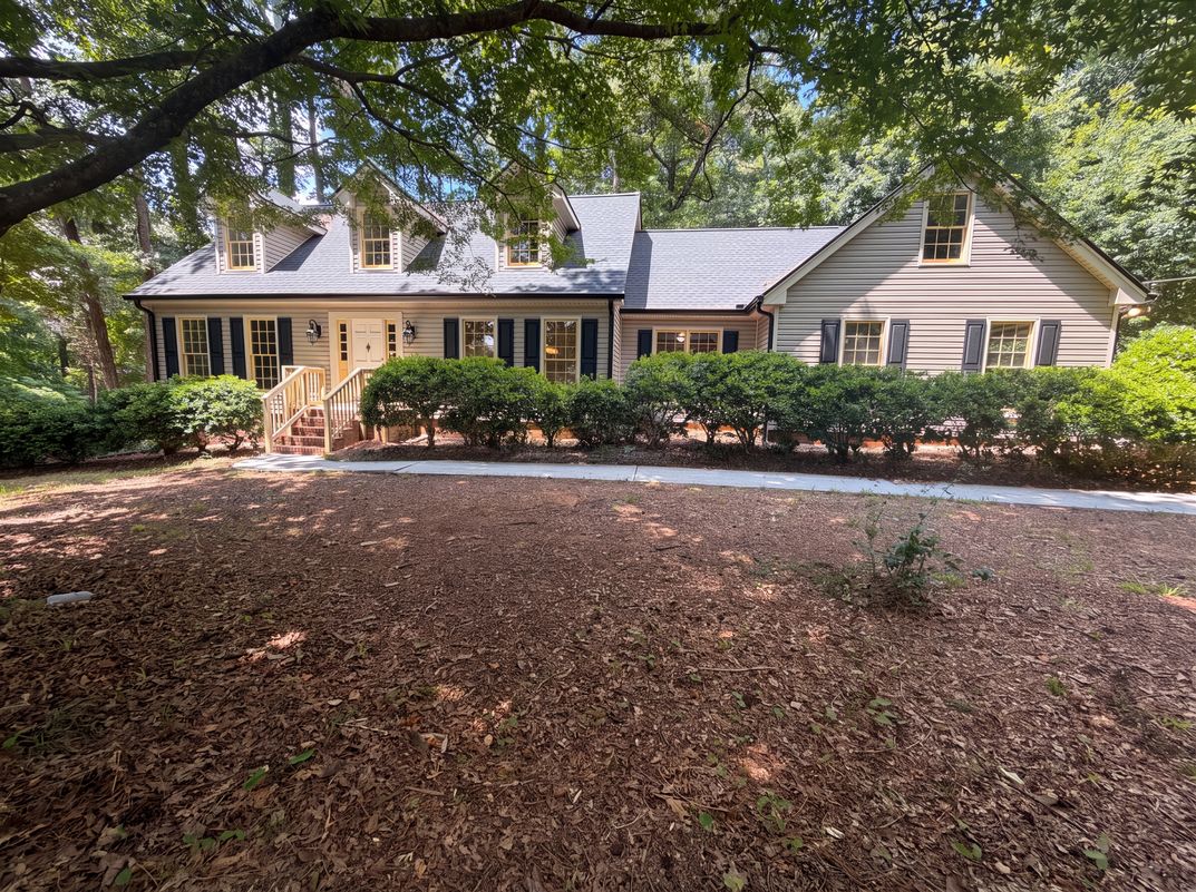 Photo 23 of 29 of 4379 Inns Brook Dr, Snellville, GA