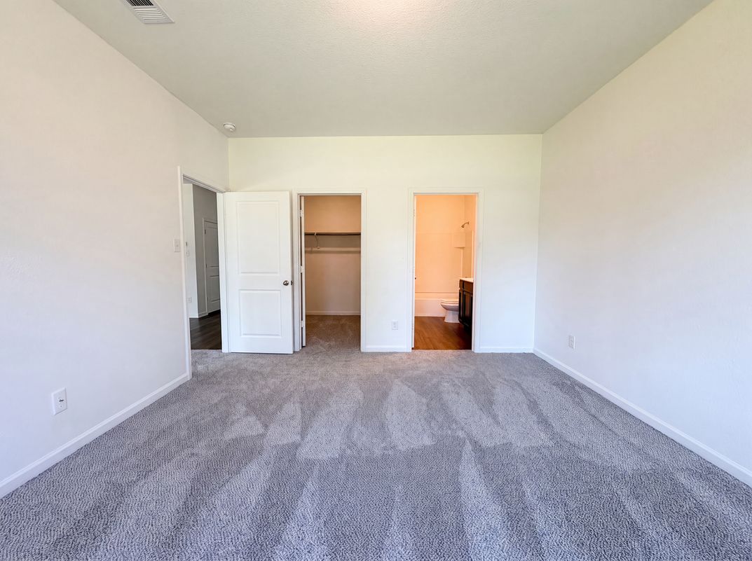 Photo 4 of 17 of 429 Starboard Dr, Crowley, TX