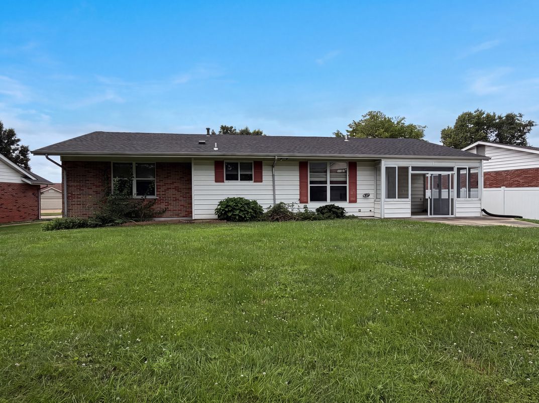 Photo 5 of 21 of 3679 Vago Ln, Florissant, MO