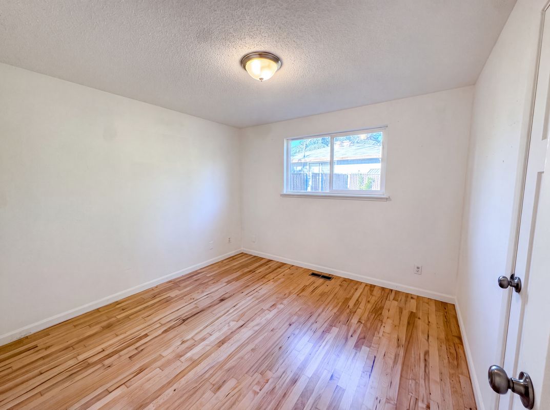 Photo 12 of 19 of 712 141st St E, Tacoma, WA