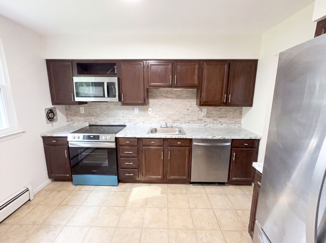 Property photo 2 of 745 Pomander Ave
