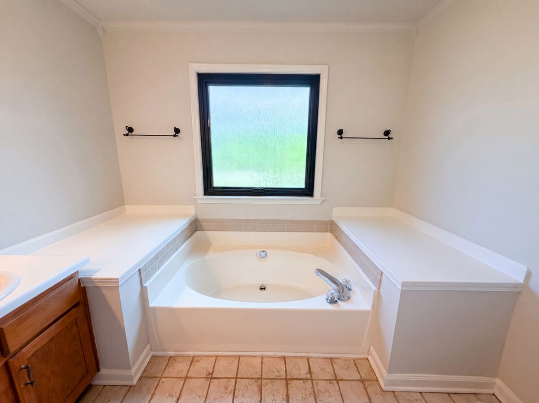 Photo 14 of 26 of 1688 Cedar Springs Cir, Clarksville, TN