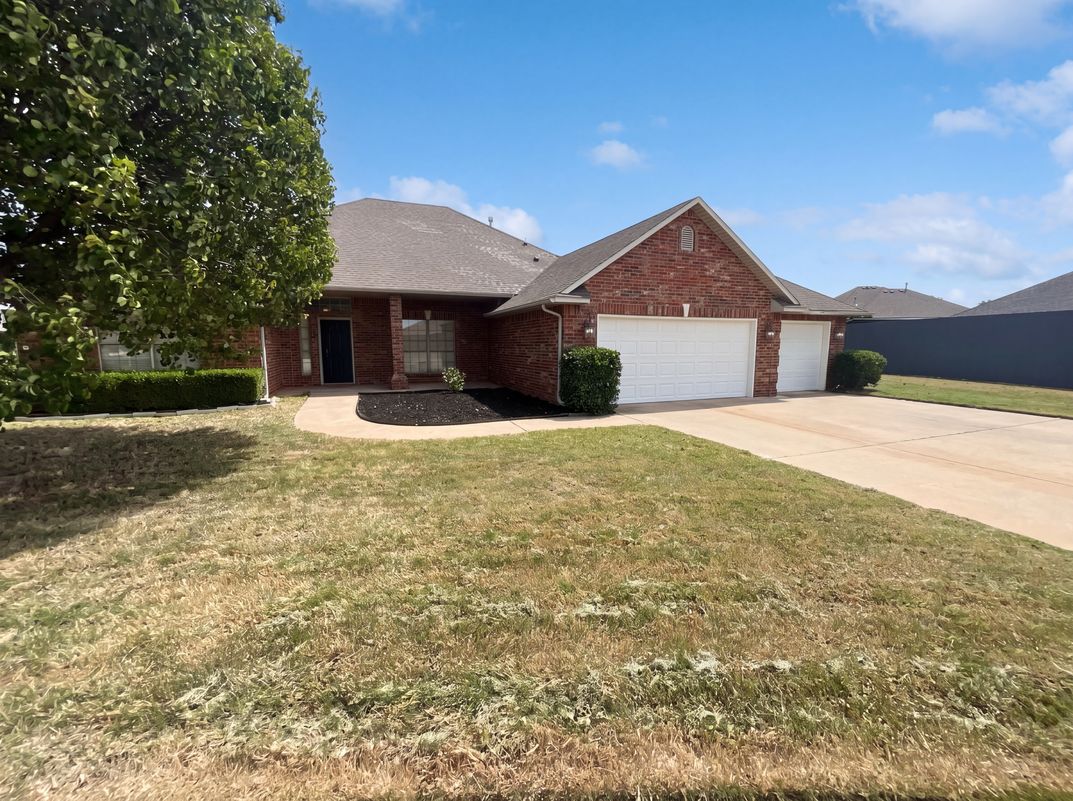 Photo 19 of 21 of 13808 S Robinson Ave, Oklahoma City, OK