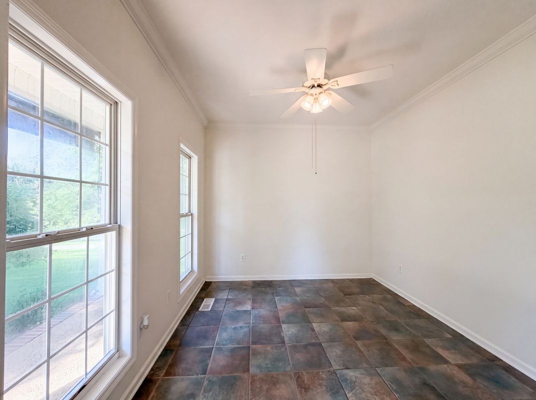 Photo 10 of 28 of 2120 Spring Lake Dr, Spring Hill, TN