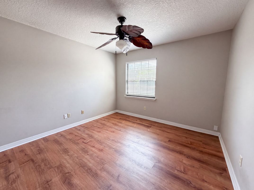 Photo 12 of 26 of 8382 Chason Rd W, Jacksonville, FL