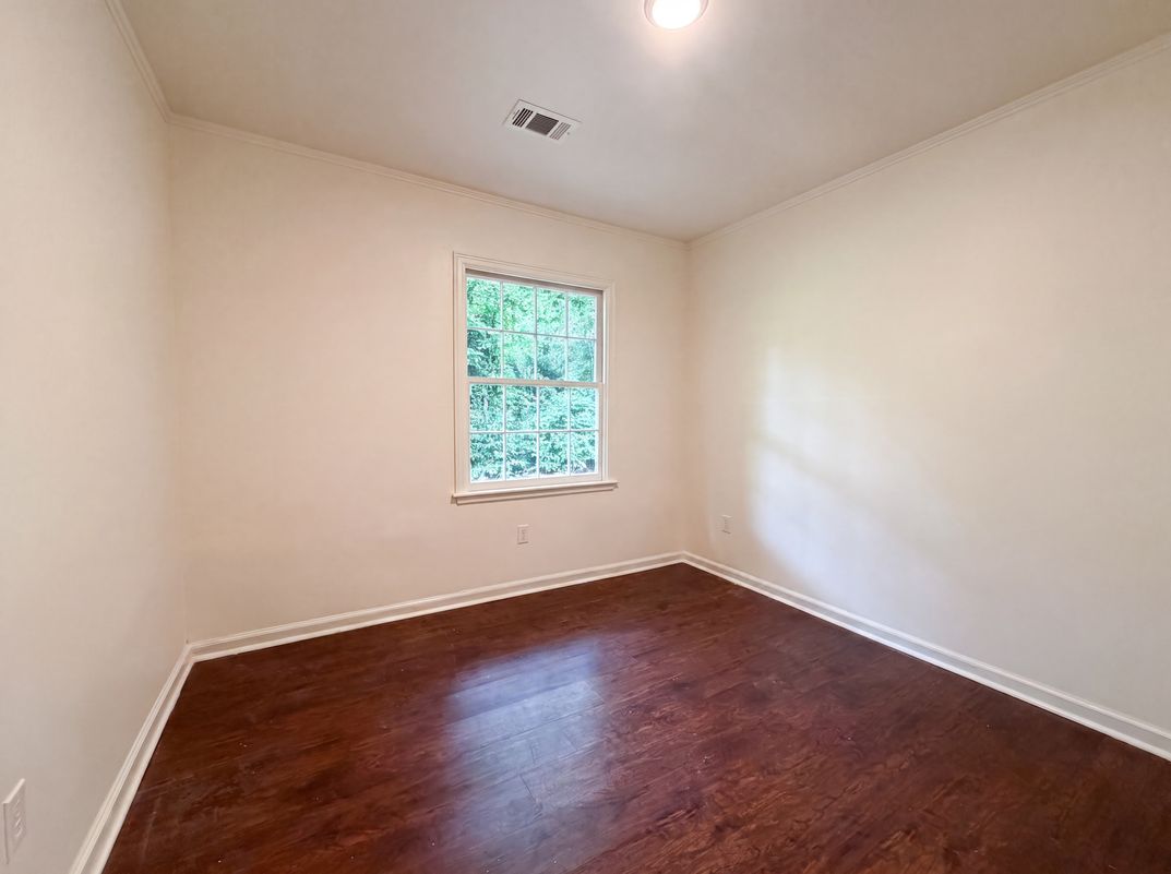 Photo 9 of 18 of 856 Glenway Dr, Atlanta, GA
