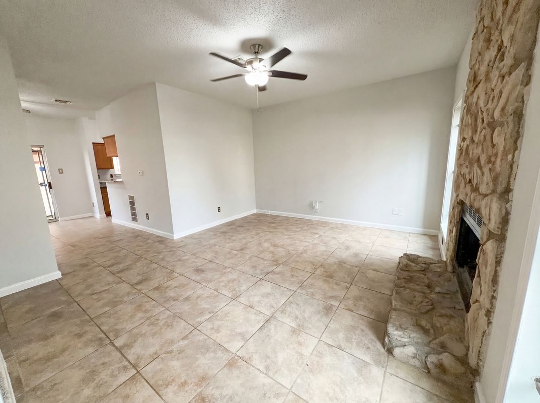 Photo 7 of 16 of 12300 Brookglade Cir, Houston, TX
