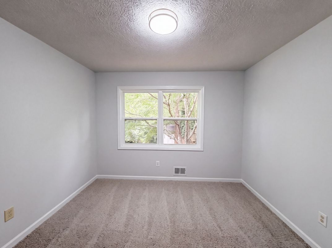 Photo 11 of 25 of 3691 Lavilla Dr, Powder Springs, GA
