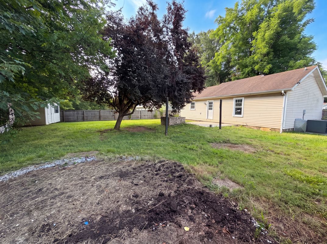 Photo 15 of 17 of 225 Tobacco Rd, Clarksville, TN