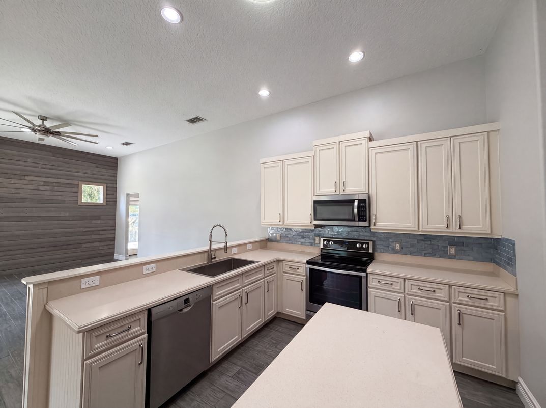 Photo 19 of 57 of 3100 Conrad Ct, Kissimmee, FL