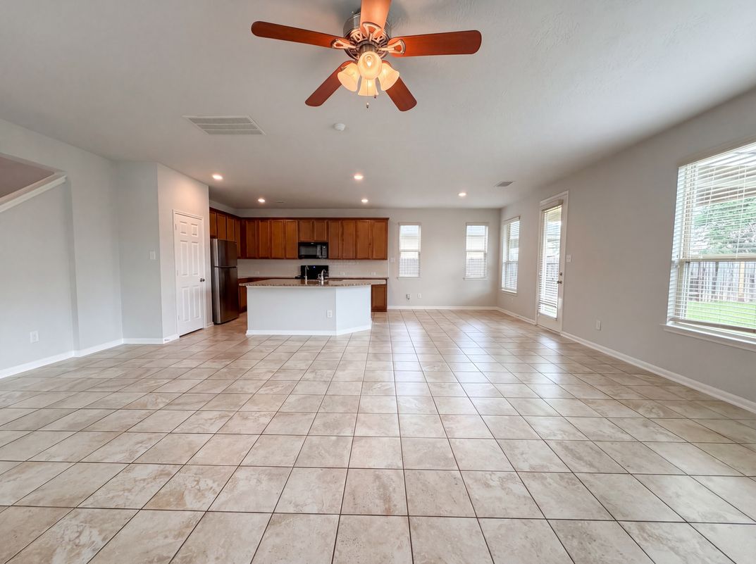 Photo 10 of 24 of 4022 Lake Cypress Cir, Houston, TX