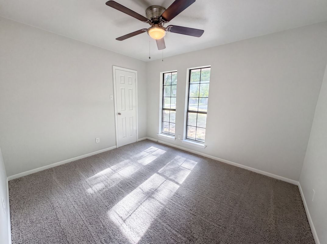 Photo 8 of 18 of 127 Jason Dr, Red Oak, TX