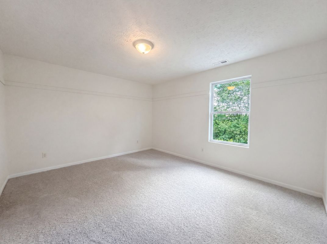 Photo 16 of 29 of 4625 Kenross Dr, Columbus, OH