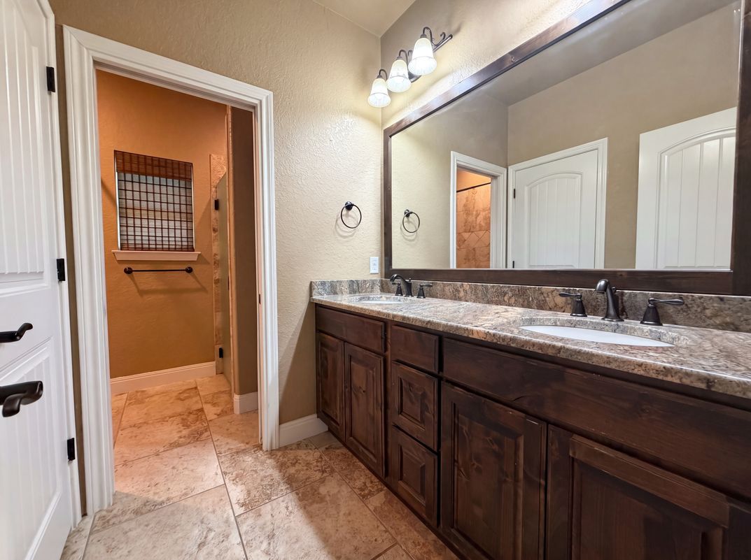 Photo 15 of 16 of 105 E Eden Vly, Adkins, TX