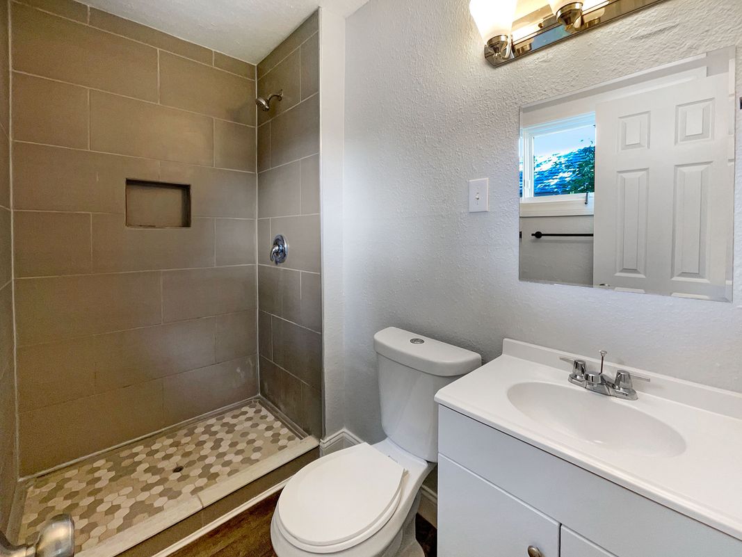 Photo 7 of 22 of 8040 Goldenrod Ct, Indianapolis, IN