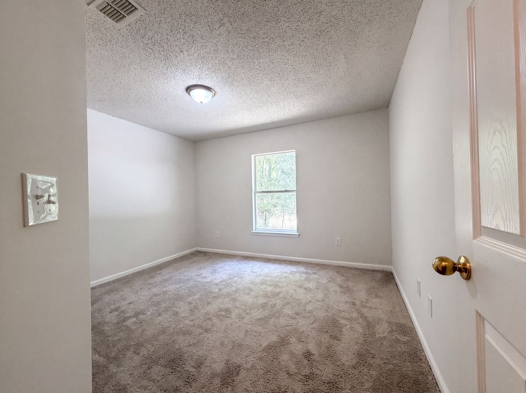 Photo 14 of 23 of 8436 Staplehurst Dr W, Jacksonville, FL