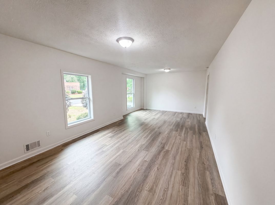 Photo 7 of 25 of 6330 Tahoe Dr, Atlanta, GA