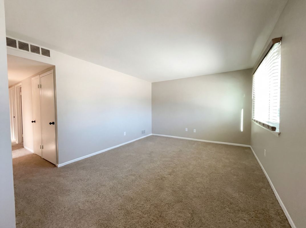 Photo 4 of 17 of 7912 Pine St, Taylor, MI