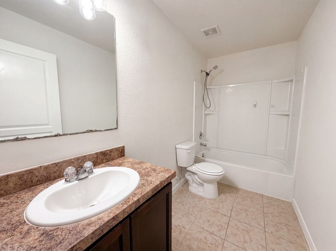 Photo 16 of 20 of 847 Canyon Hill Ln, Rosenberg, TX