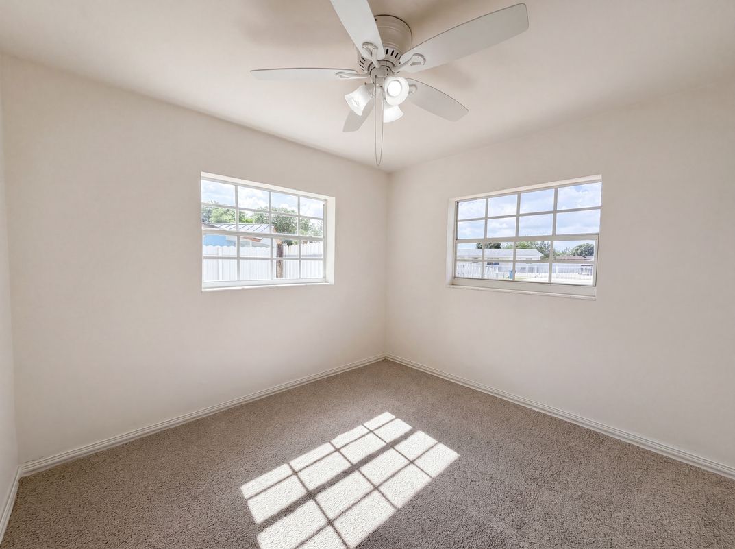 Photo 4 of 20 of 4403 NW 202nd St, Miami Gardens, FL
