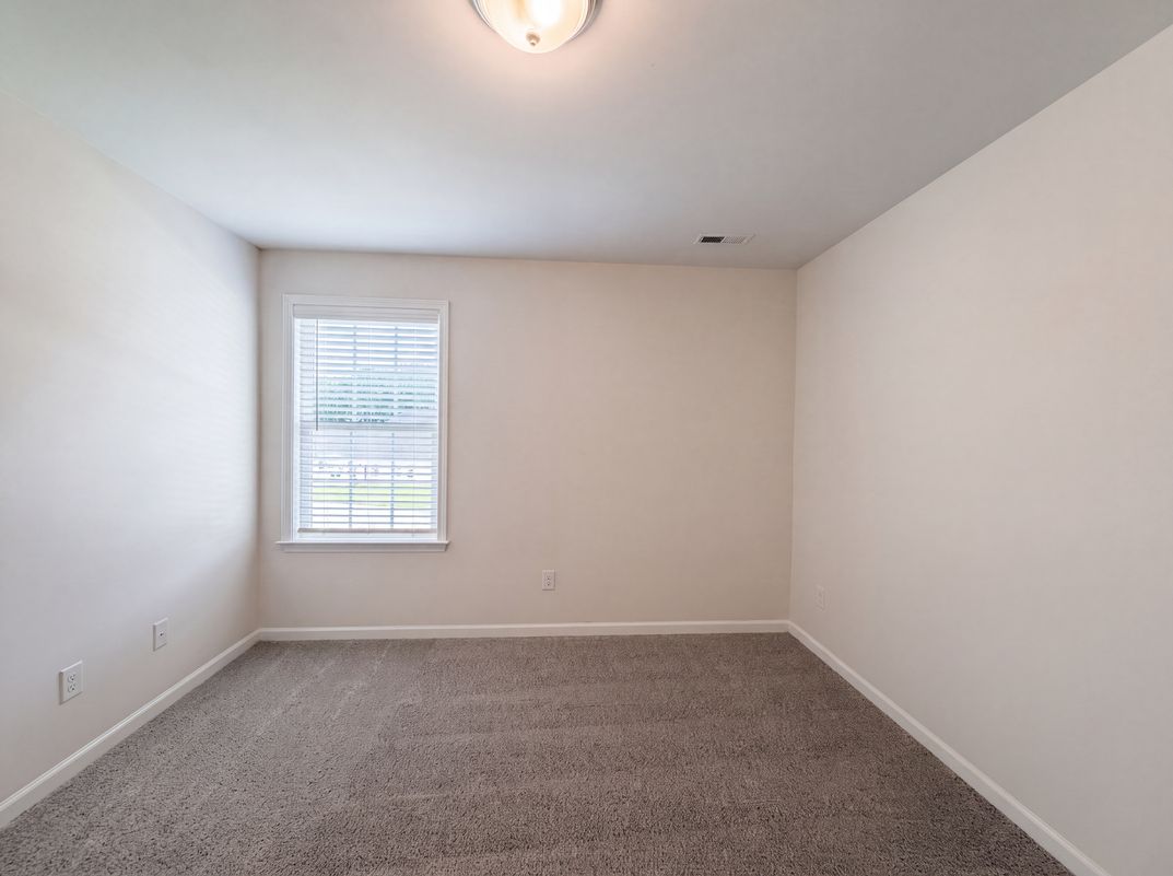 Photo 23 of 37 of 7463 Buckview Ct, Kernersville, NC