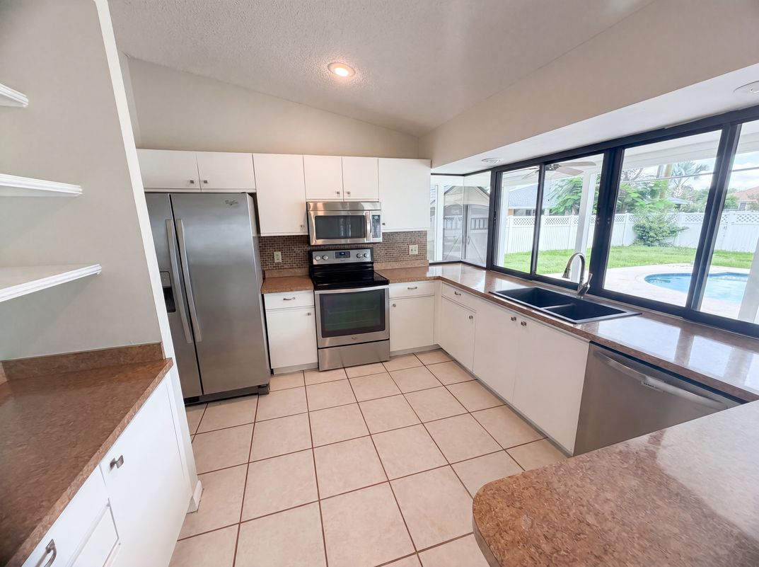 Photo 26 of 38 of 2305 SW Fern Cir, Port Saint Lucie, FL