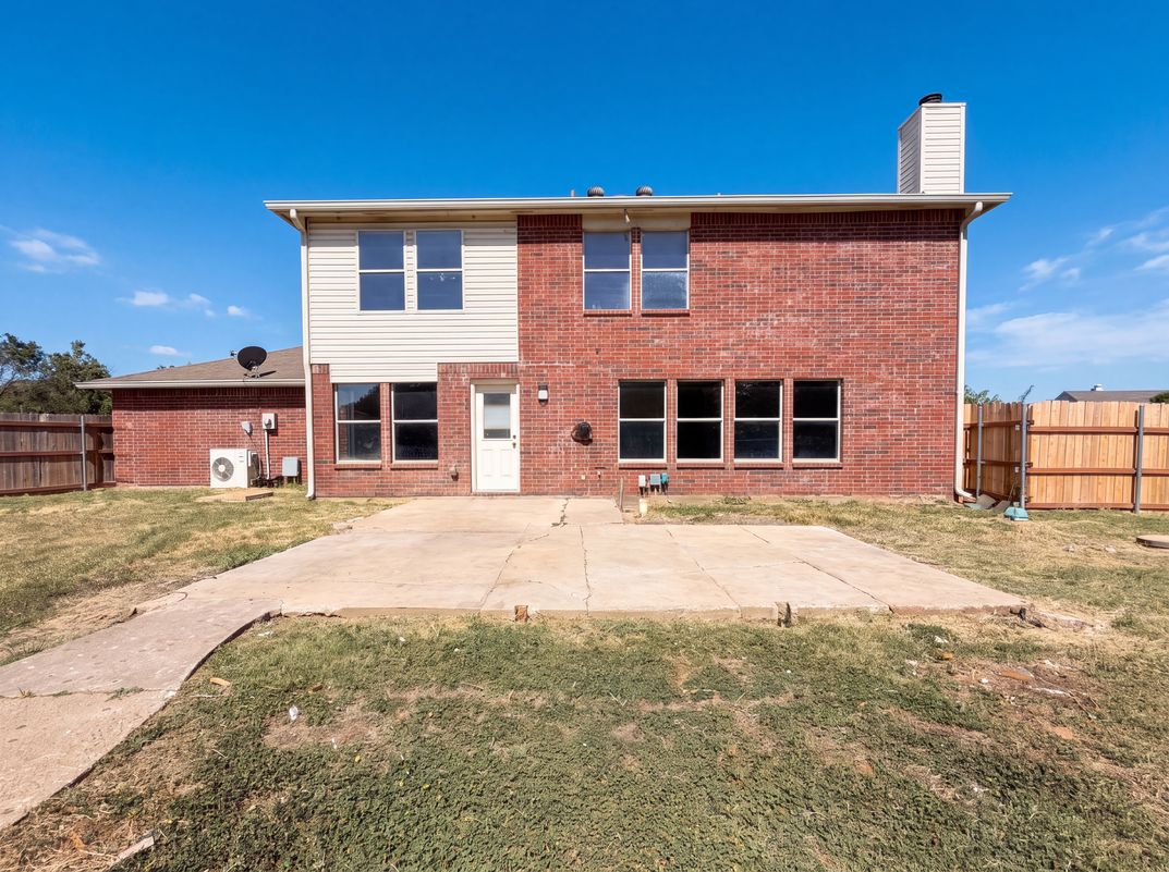 Photo 5 of 21 of 3940 Victory Ct, Midlothian, TX