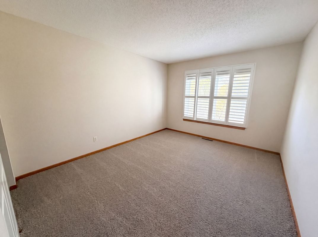 Photo 4 of 26 of 17005 78th Pl N, Maple Grove, MN