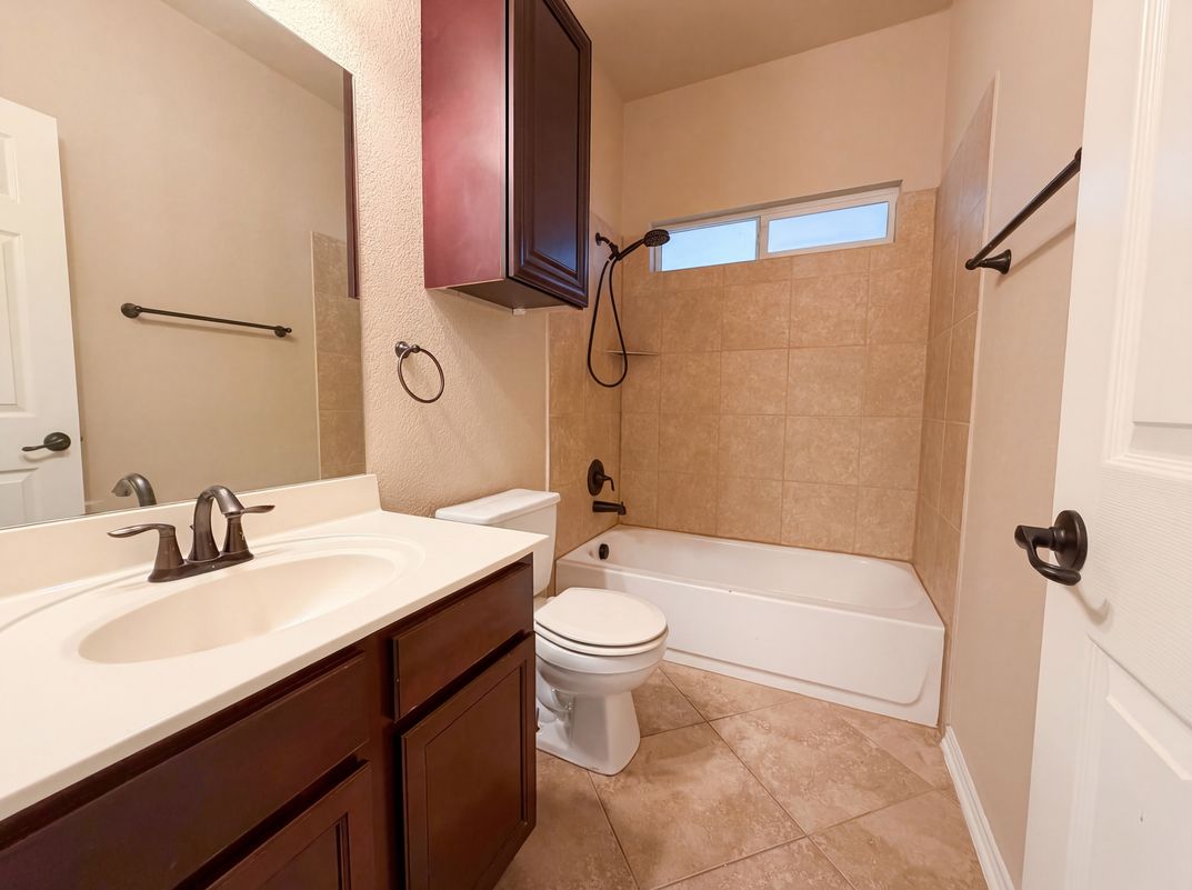 Photo 9 of 22 of 6941 Laura Hts, Schertz, TX