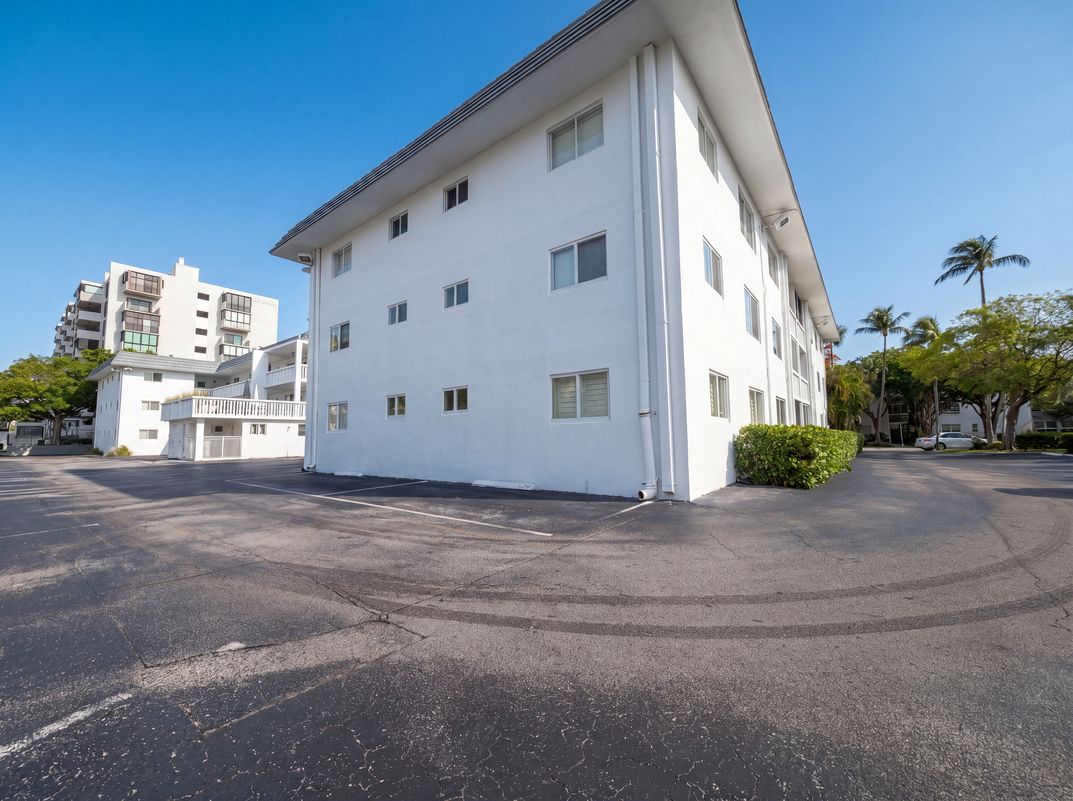 Photo 5 of 17 of 200 Galen Dr, Key Biscayne, FL