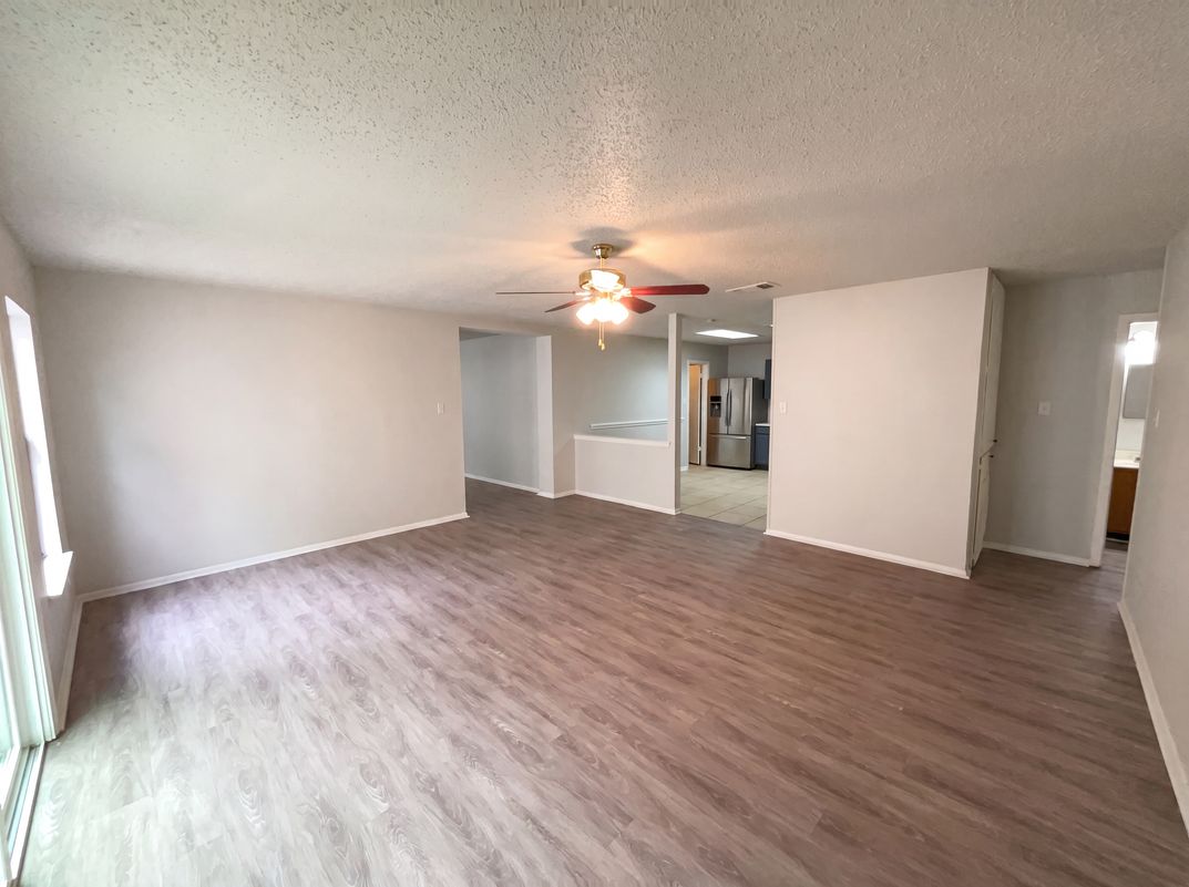 Photo 8 of 20 of 2830 Fisher Field Dr, San Antonio, TX