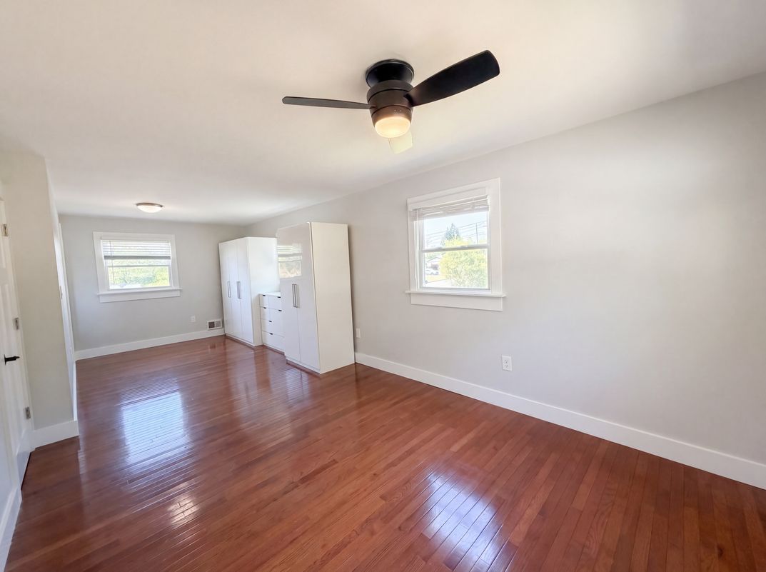 Photo 14 of 24 of 6515 Carriage Dr, Alexandria, VA