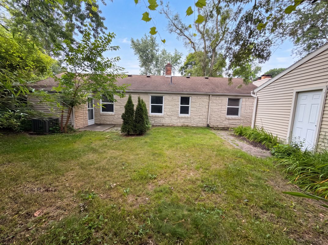 Photo 5 of 22 of 30406 Everett St, Southfield, MI