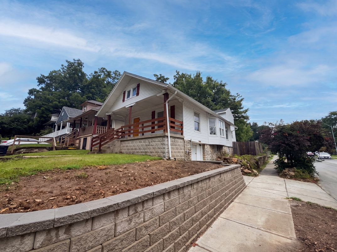 Photo 13 of 17 of 1316 E 44th St, Kansas City, MO