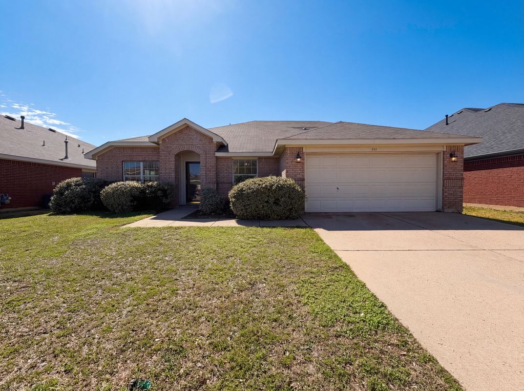 Property photo 1 of 501 W Clover Park Dr